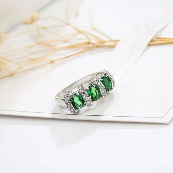 Emerald Green Stone Inspired Statement Ring - Picture 5 of 12